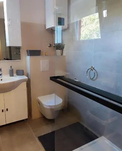 Tihana * Stari Grad (Hvar)